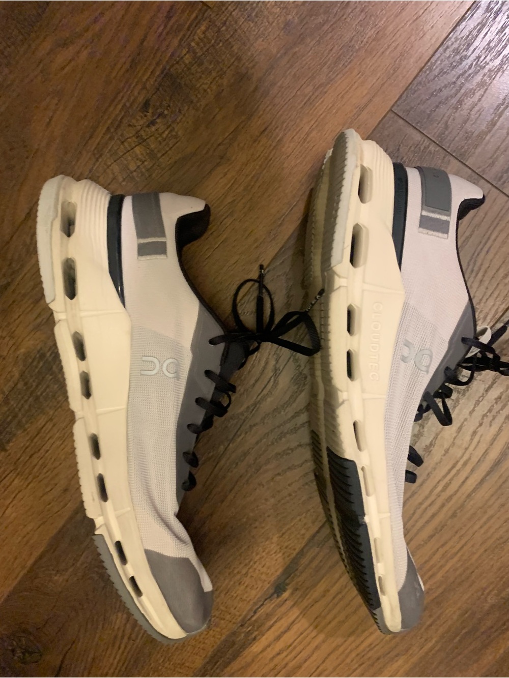 On Running Men's Trainer in Cream and Gray with Black Accents - Picture 9 of 13